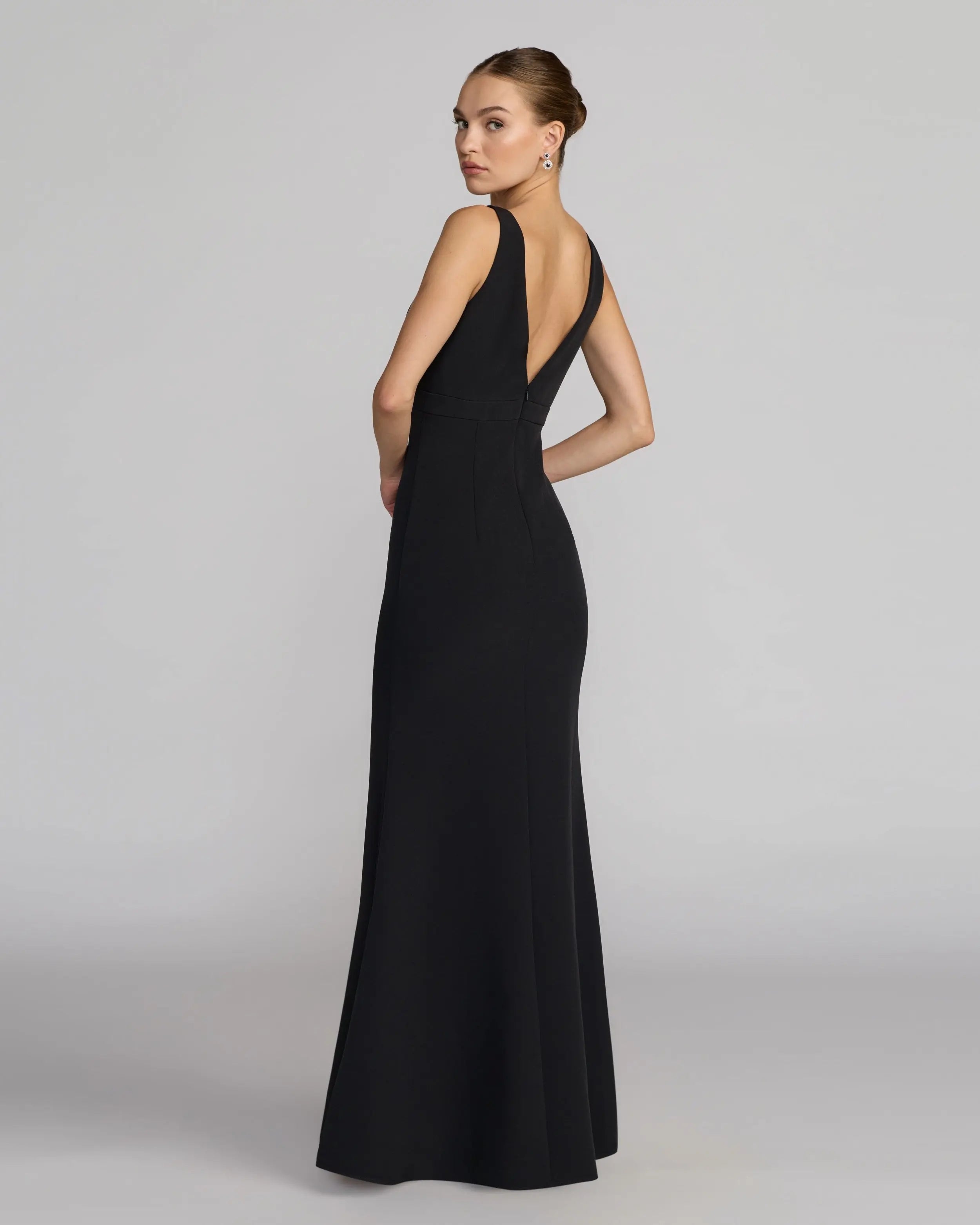 Black Sleeveless V Neck Mermaid Gown With Bow