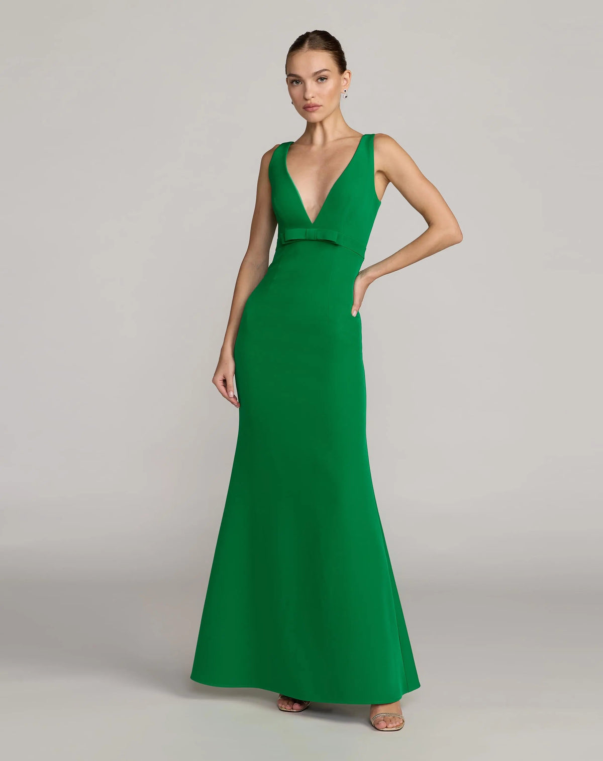 Green Sleeveless V Neck Mermaid Gown With Bow